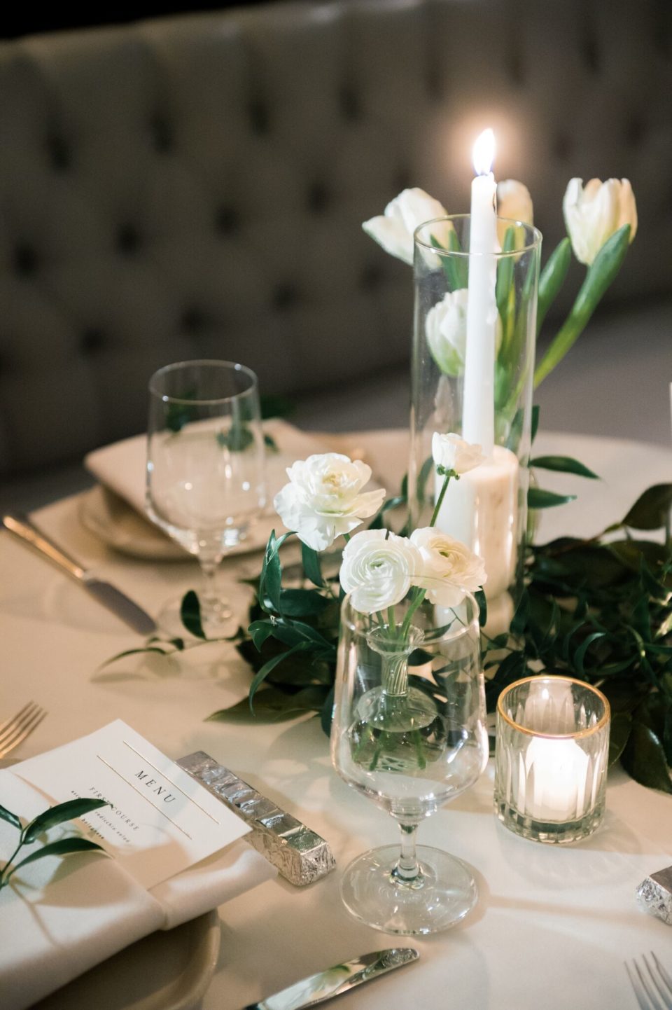 Candlelight White Flower Tablescape