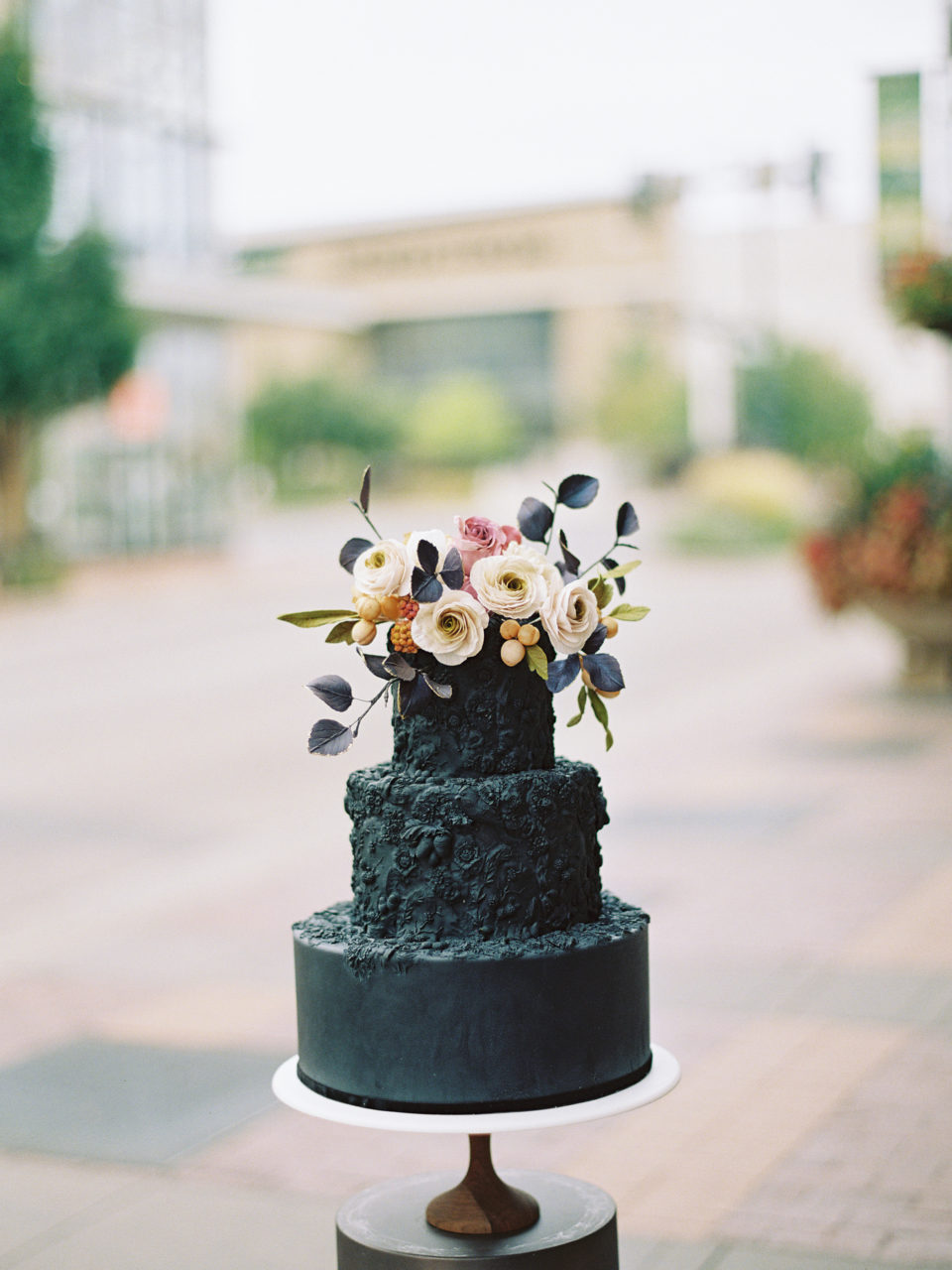 Black Detailed Wedding Cake
