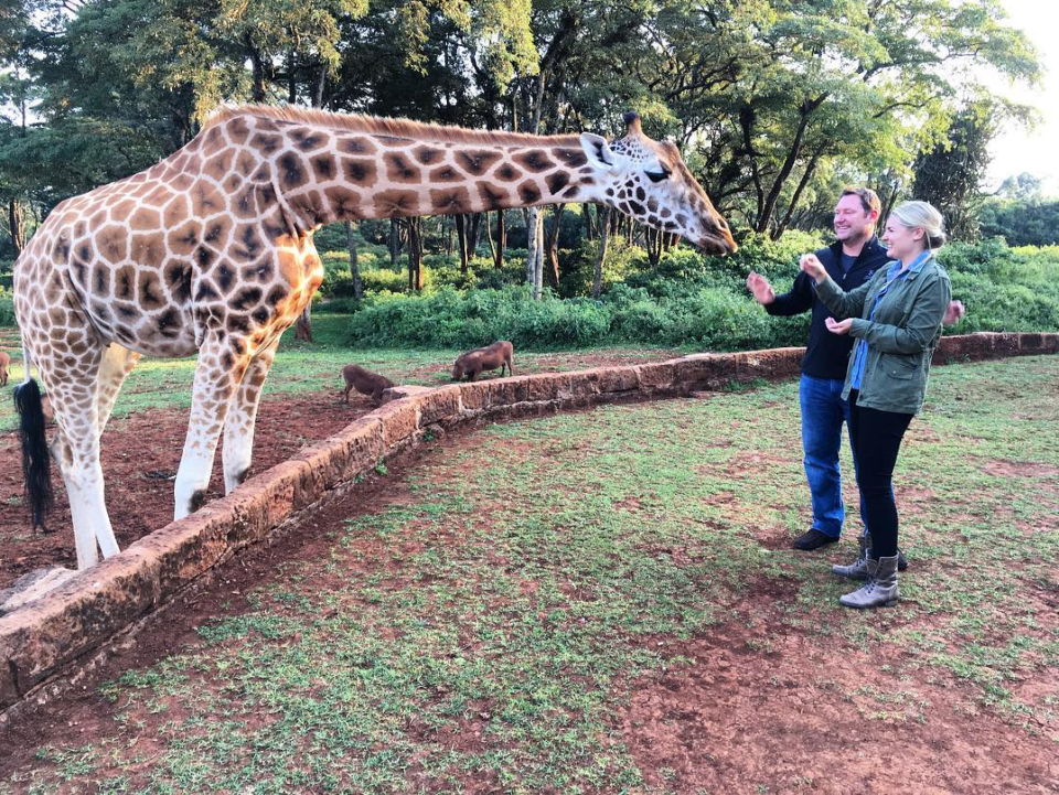 Giraffe Africa honeymoon couple