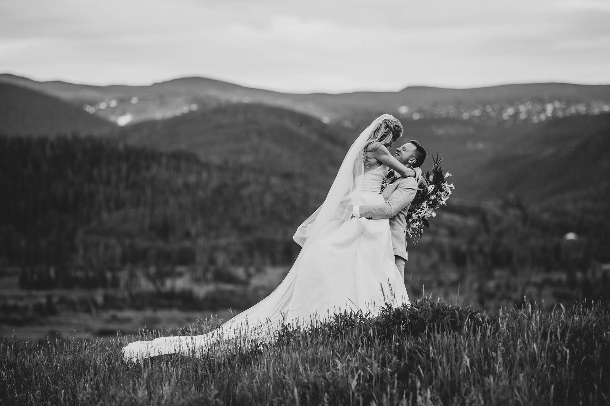 bride groom kiss summer mountain colorado wedding devils thumb ranch